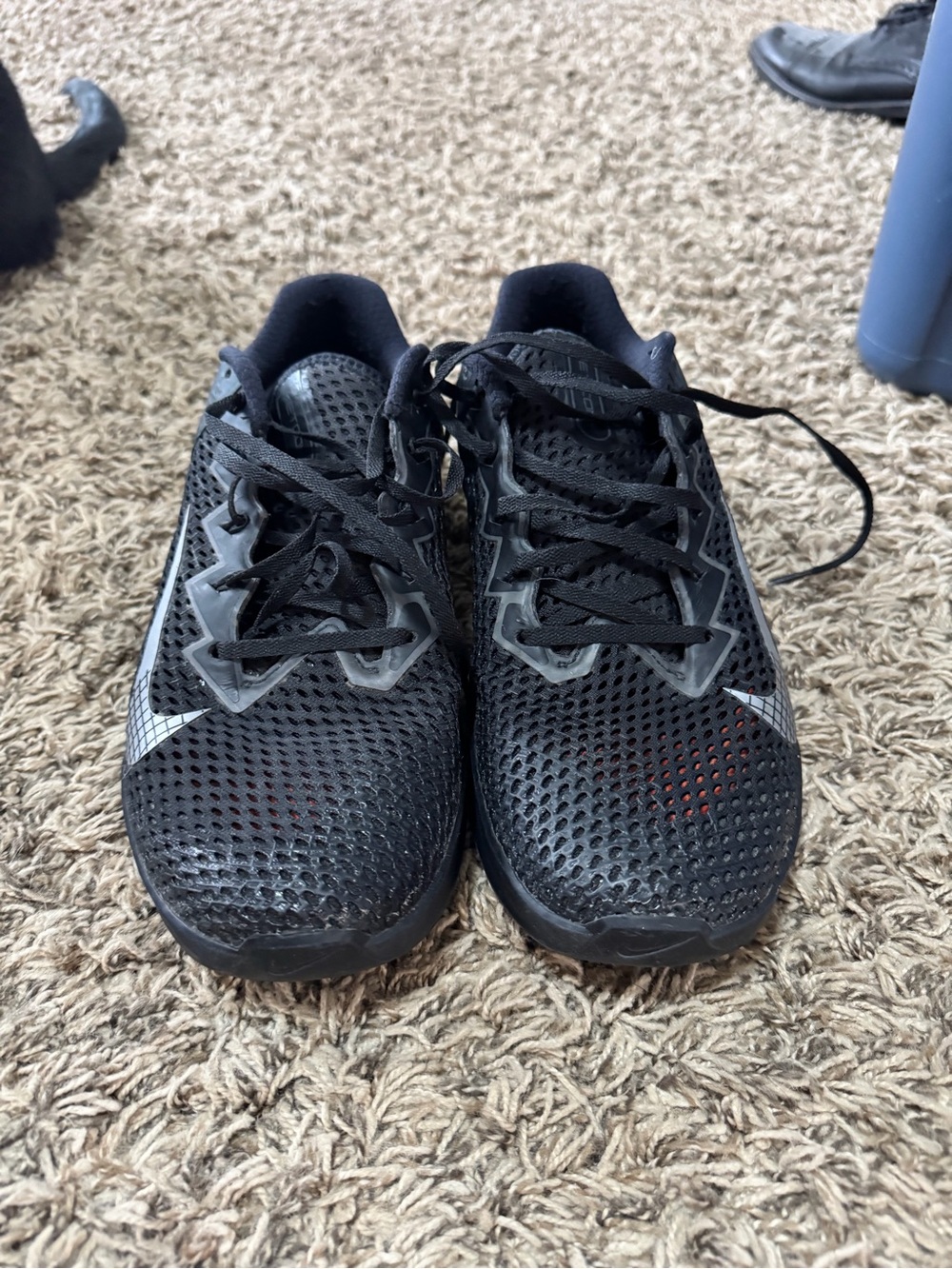 Nike Men's Black Athletic Mesh Running Shoes with Silver Swoosh